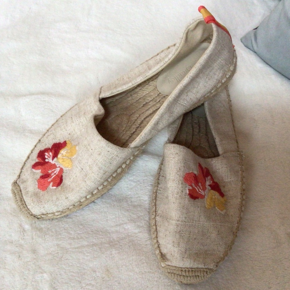 Vera Bradley Embroidered Flower Espadrilles, 9, New